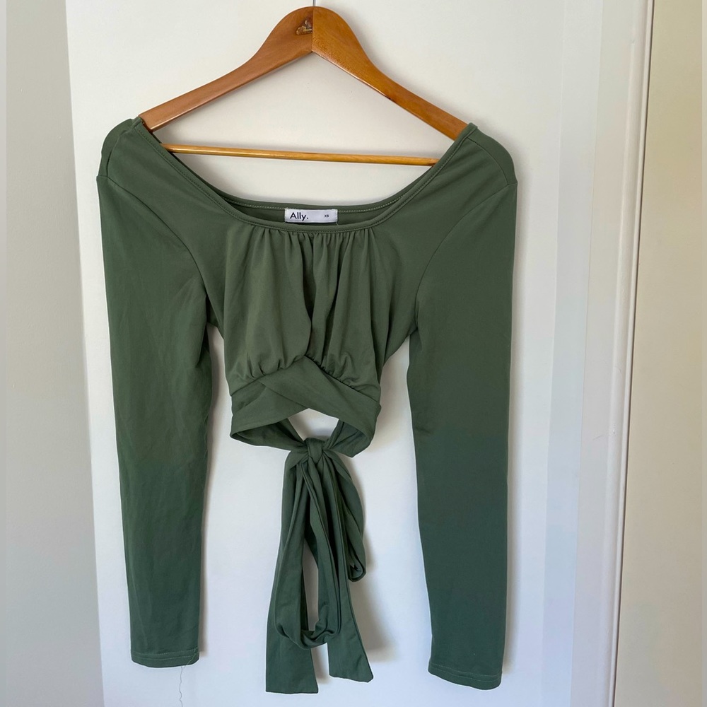 Green Ally tie back top size XS - Picture 1 of 3
